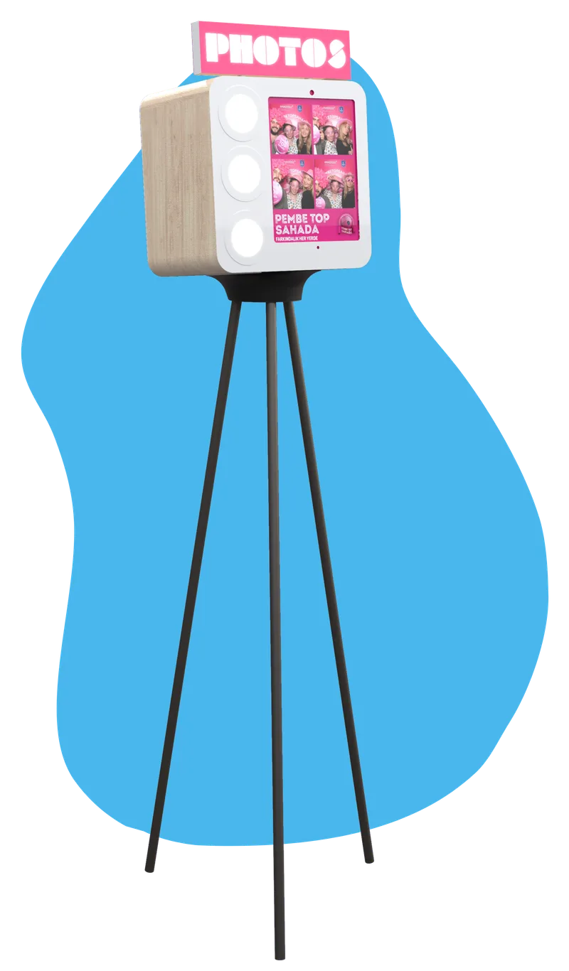 Photobooth Badabooth su gambe: cabina fotografica vintage in legno con schermo touch e stampa istantanea